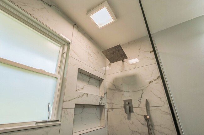 Building Photo - Charming 3BR House in Decatur