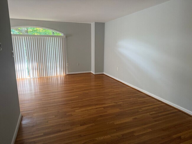 Building Photo - 8130 Inverness Ridge Rd
