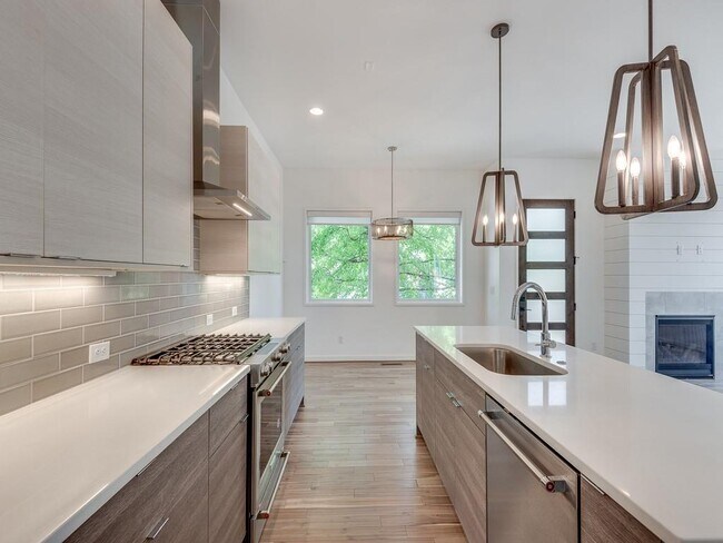 Building Photo - 520 Wabash Ave NE