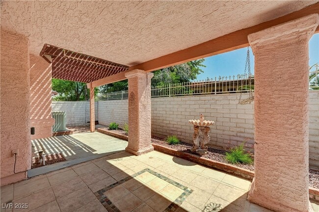Building Photo - 618 Cervantes Dr