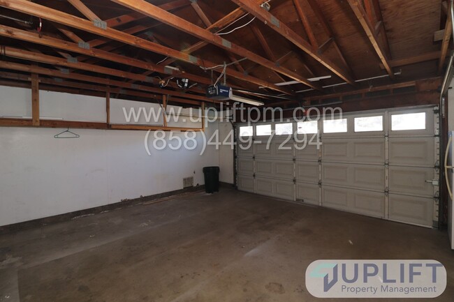 Building Photo - 4bed/2bath house with garage & POOL