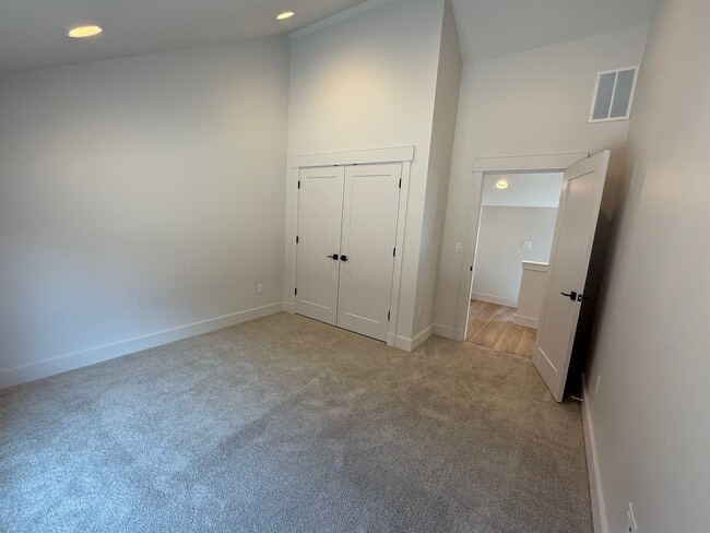 Building Photo - 1401 Windrow Dr