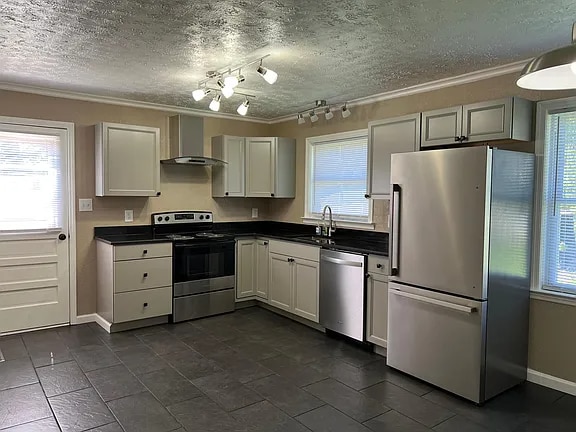 Building Photo - 7 Jones Cir