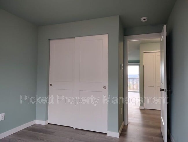 Building Photo - 3340 Narrows View Ln NE