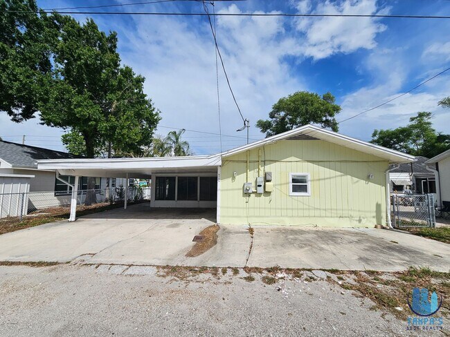 Building Photo - Spacious 3 Bedroom, 2 Bath home with a 2 CAR Carport near down St. Petersburg *Available Now*