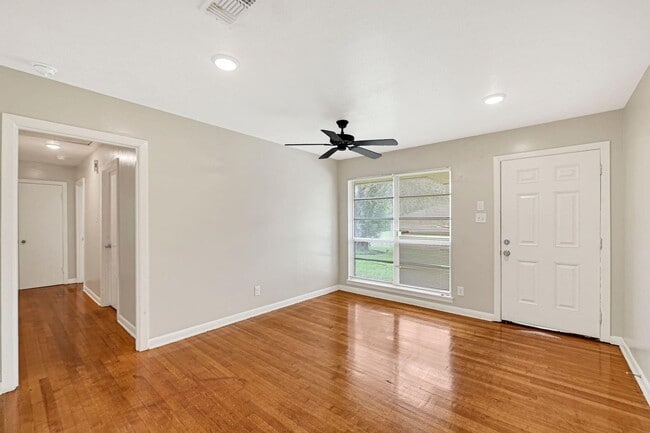 Building Photo - 4319 Howcher St