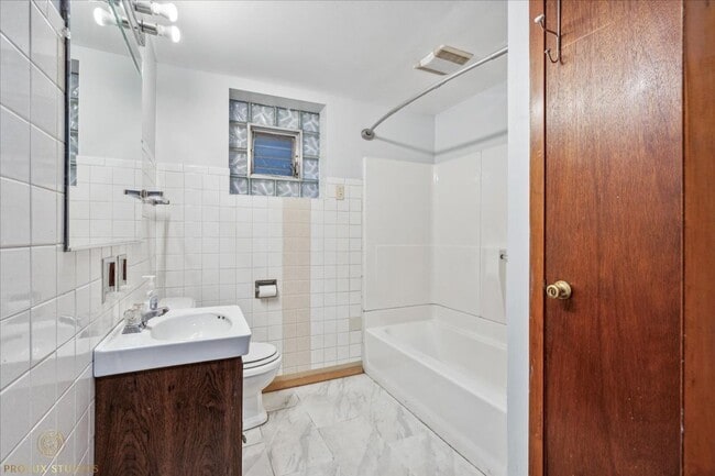 Building Photo - 5645 W 63rd Pl