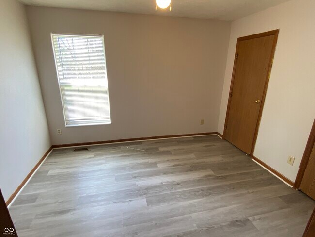 Building Photo - 5048 Shadow Pointe Dr