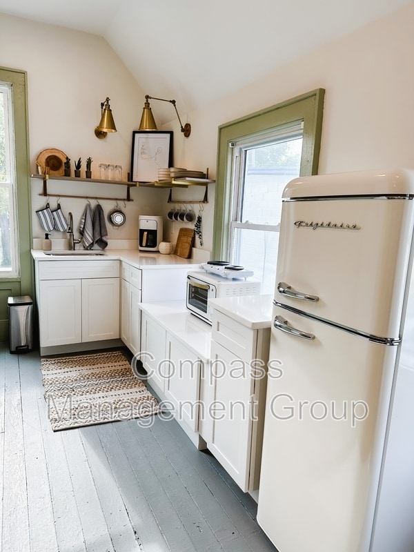 Building Photo - 813 Hall of Fame Dr