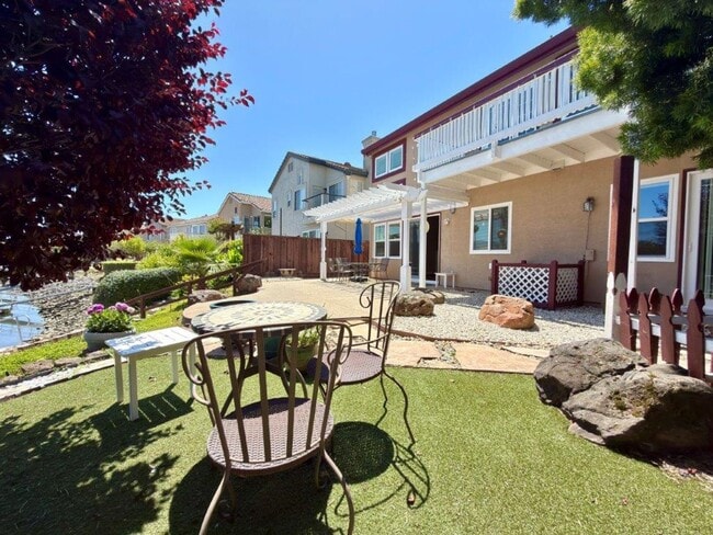 Building Photo - Coveted Napa Yacht Club 3 Bedrooms, 2 1/2 Bathrooms, w/ 1st Level Primary Bedroom/Bath