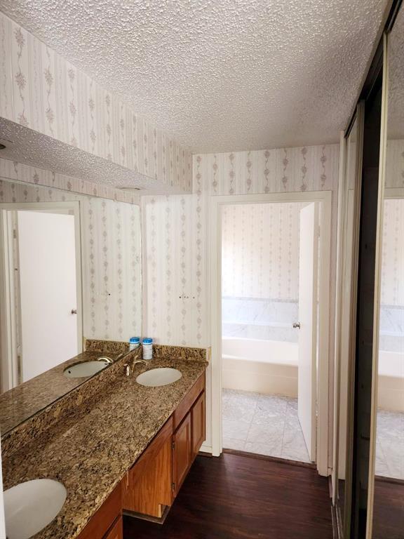 Building Photo - 2122 Braesmeadow Ln