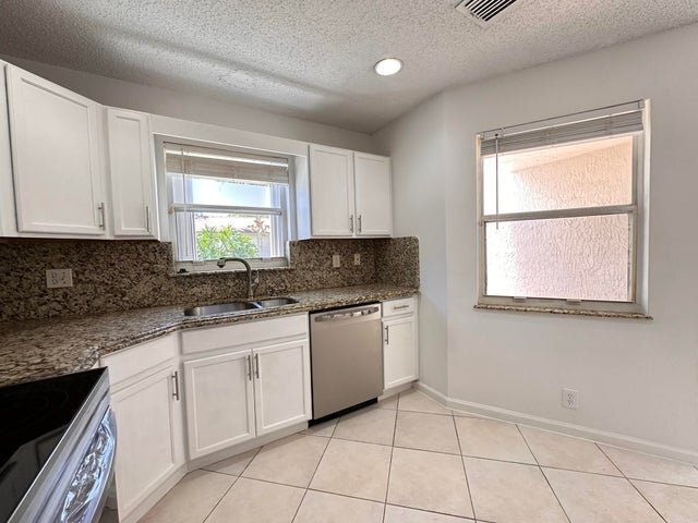 Building Photo - 703 Crosswinds Dr