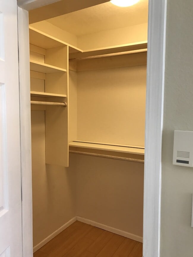 Building Photo - Beautiful 3 Bedroom 2 Bathroom West Hills Home! Great Location! Ready for Move-In!