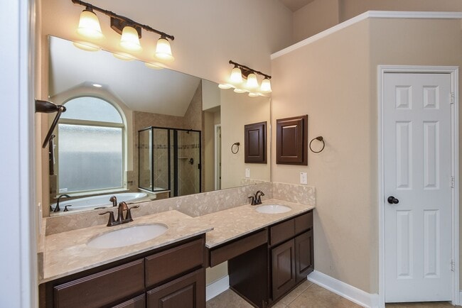 Building Photo - 10523 Texas Sage Way