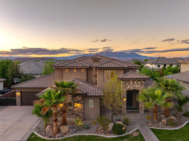 Building Photo - 6 Bed, 4 Bath with RV Parking and No HOA in Sycamore — Available Now!
