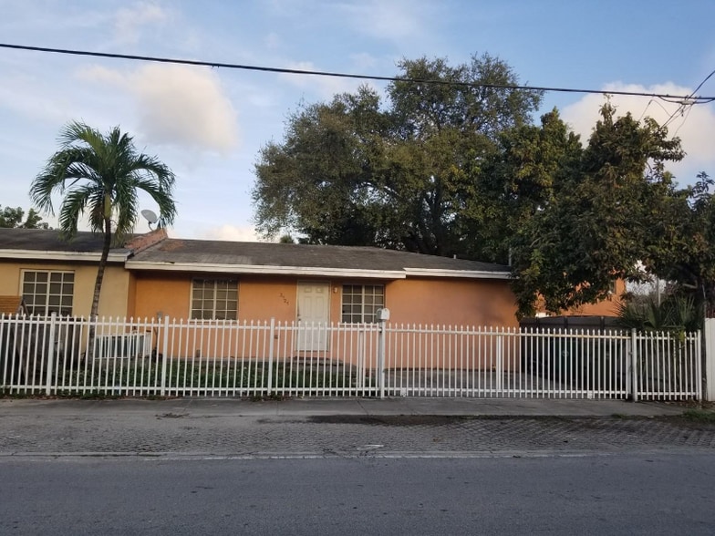 Primary Photo - 3725 NW 13th Ave