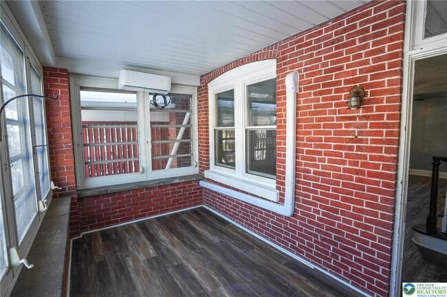 Building Photo - 256 Lehigh Ave