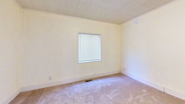 Building Photo - Single Family home located in the York Neighborhood