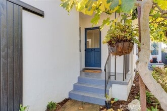 Building Photo - 824 7th St