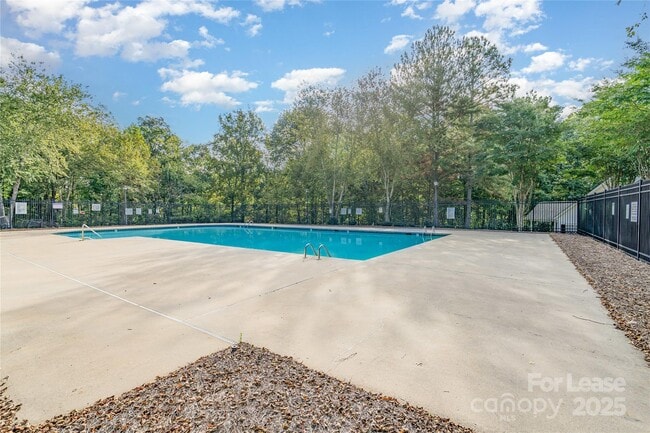 Building Photo - 16849 Greenlawn Hills Ct