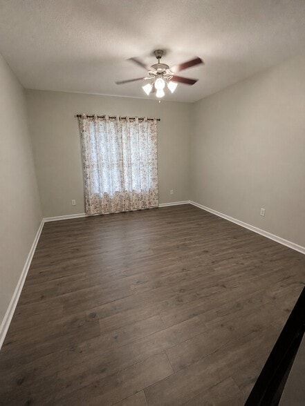 Building Photo - 201 Fountain Crest Dr