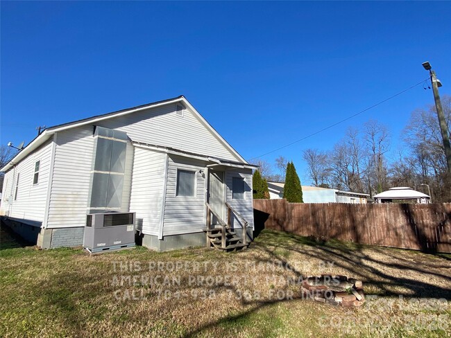 Building Photo - 303 Southern St