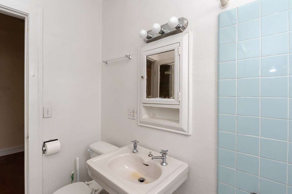 Building Photo - 4542 N Damen Ave