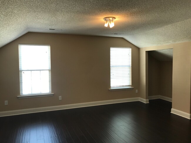 Building Photo - 113 Pennine Dr