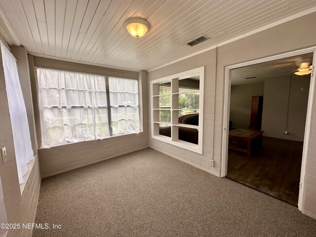 Building Photo - 206 Chestnut St