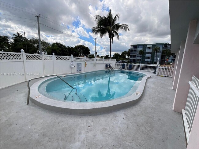 Building Photo - 2775 Taft St