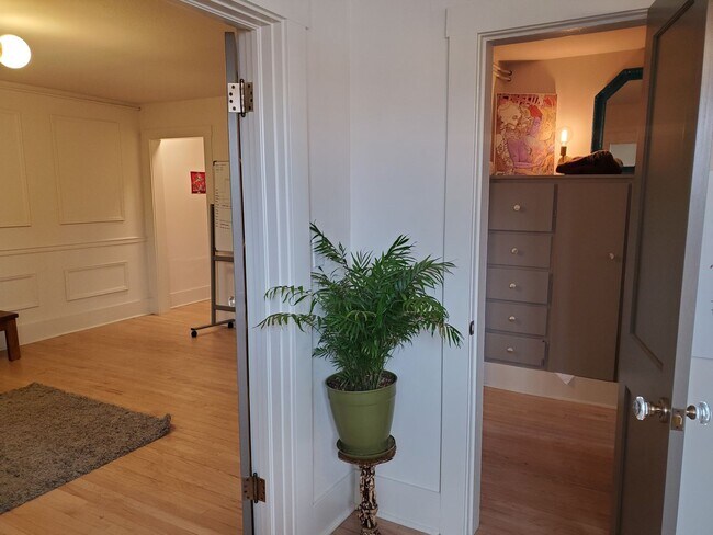 Building Photo - Laurel220 (KC-JF)