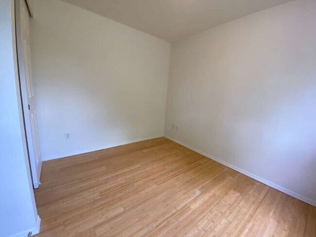 Building Photo - Quiet 3-Bed, 2.5-Bath Home with Large Backyard and Pet Friendly