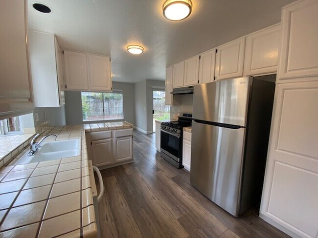 Building Photo - 3BR/ 2BA Updated Home!