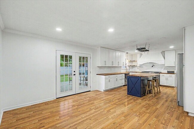 Building Photo - 4 bedroom house in Hesse school district
