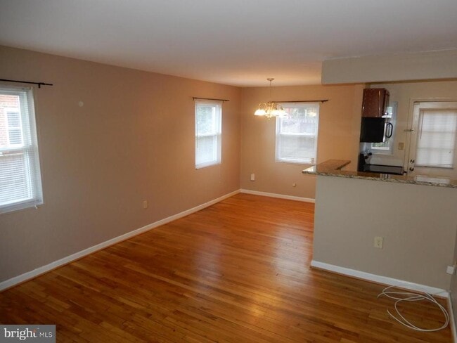 Building Photo - 2227 Arlington Terrace