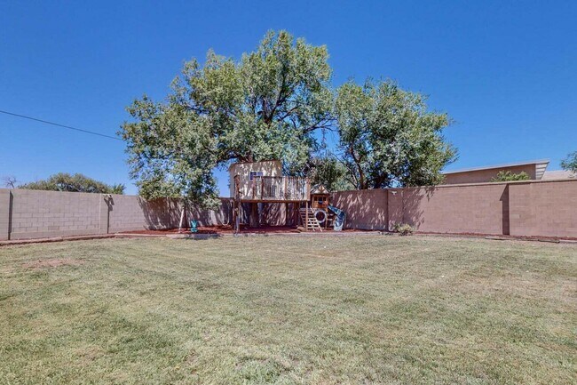 Building Photo - 501 Calle De