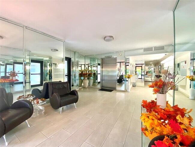 Building Photo - 3000 N Palm Aire Dr