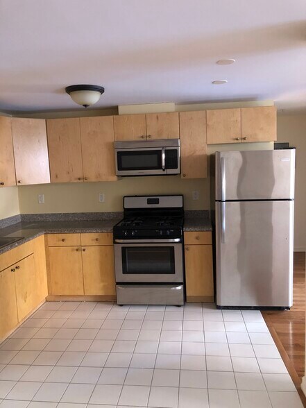 Building Photo - 14 Brooklyn Ave