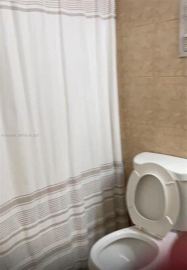 Building Photo - 16851 NE 23rd Ave