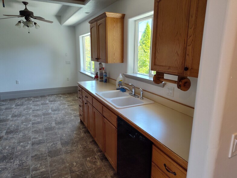 Building Photo - 280 E 400 S