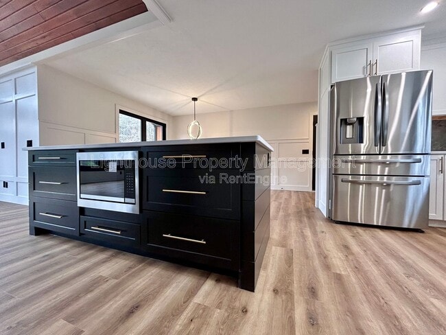 Building Photo - 1505 N Green Creek Rd