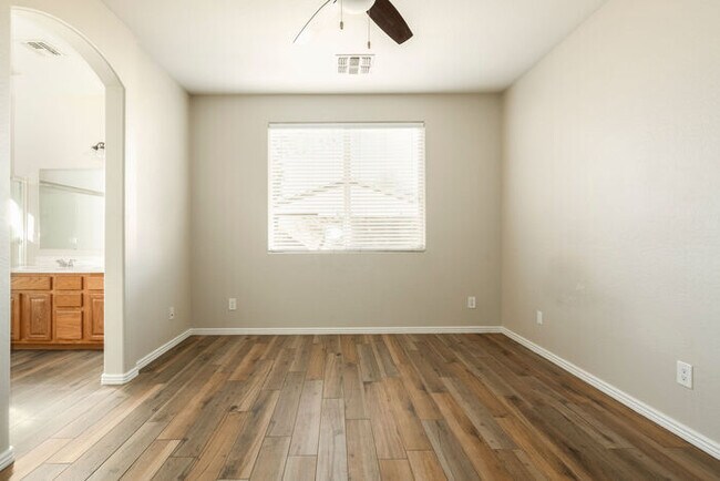 Building Photo - 3 bedroom Home!!