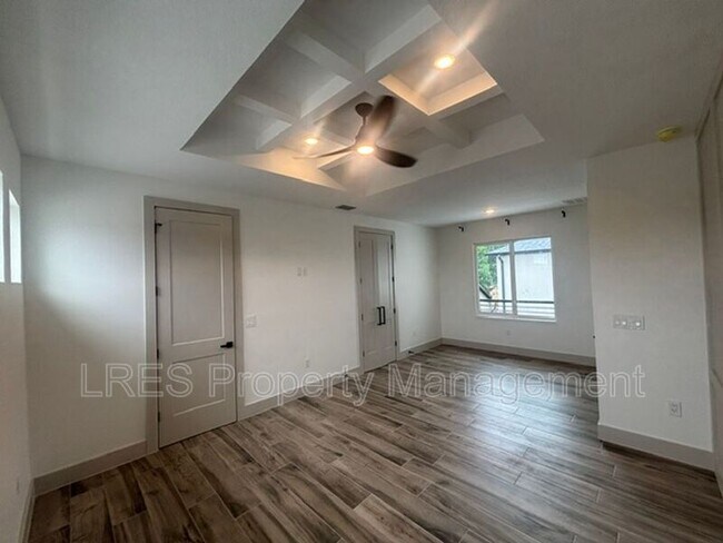 Building Photo - 722 Ellwood Ave