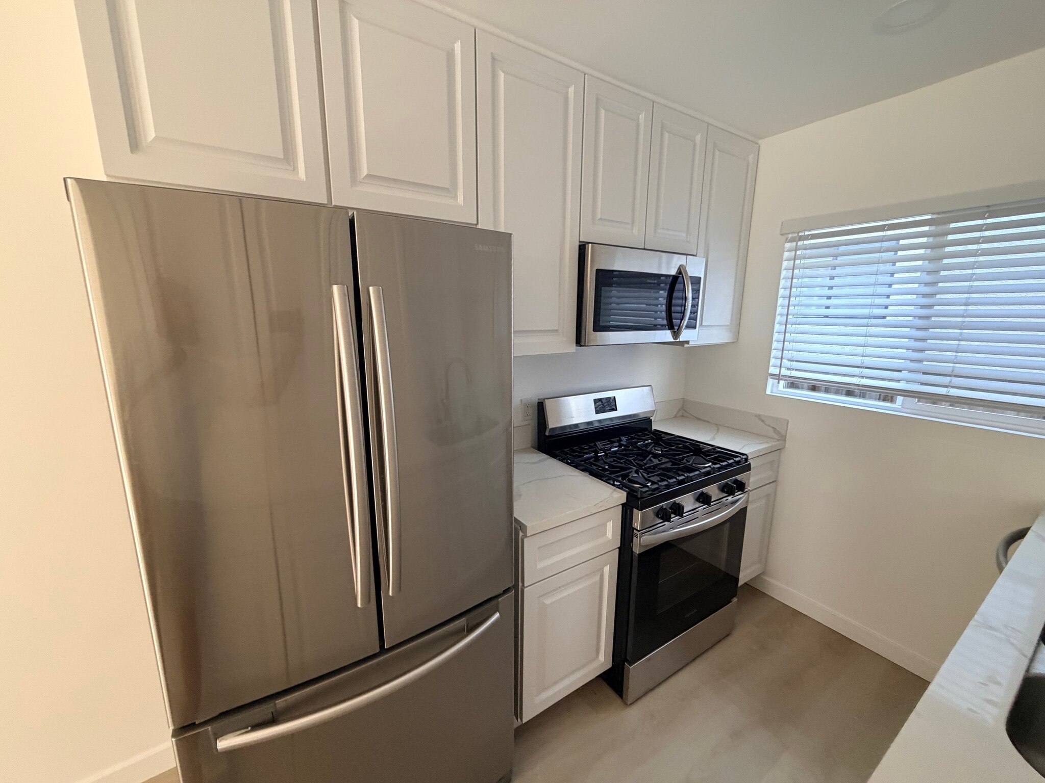 Building Photo - 940 S Venice Blvd