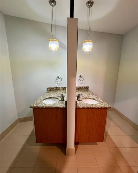 Building Photo - 4100 Forest Park Ave