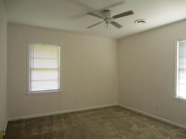 Building Photo - Hidden Enclave of Ranch Style Homes