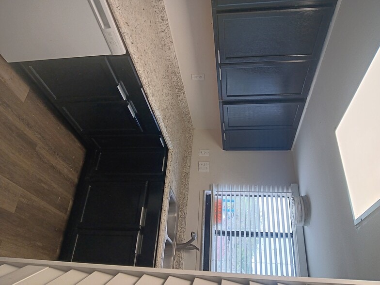 Building Photo - 2541 Myrtle Ave