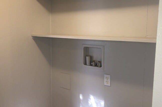 Building Photo - Great New Kingman 2+2 Split Floor plan!