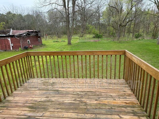 Building Photo - 546 W Elm St