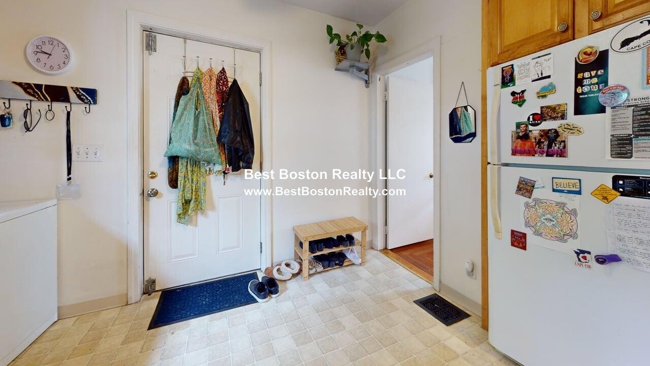 Building Photo - 101 Mills St